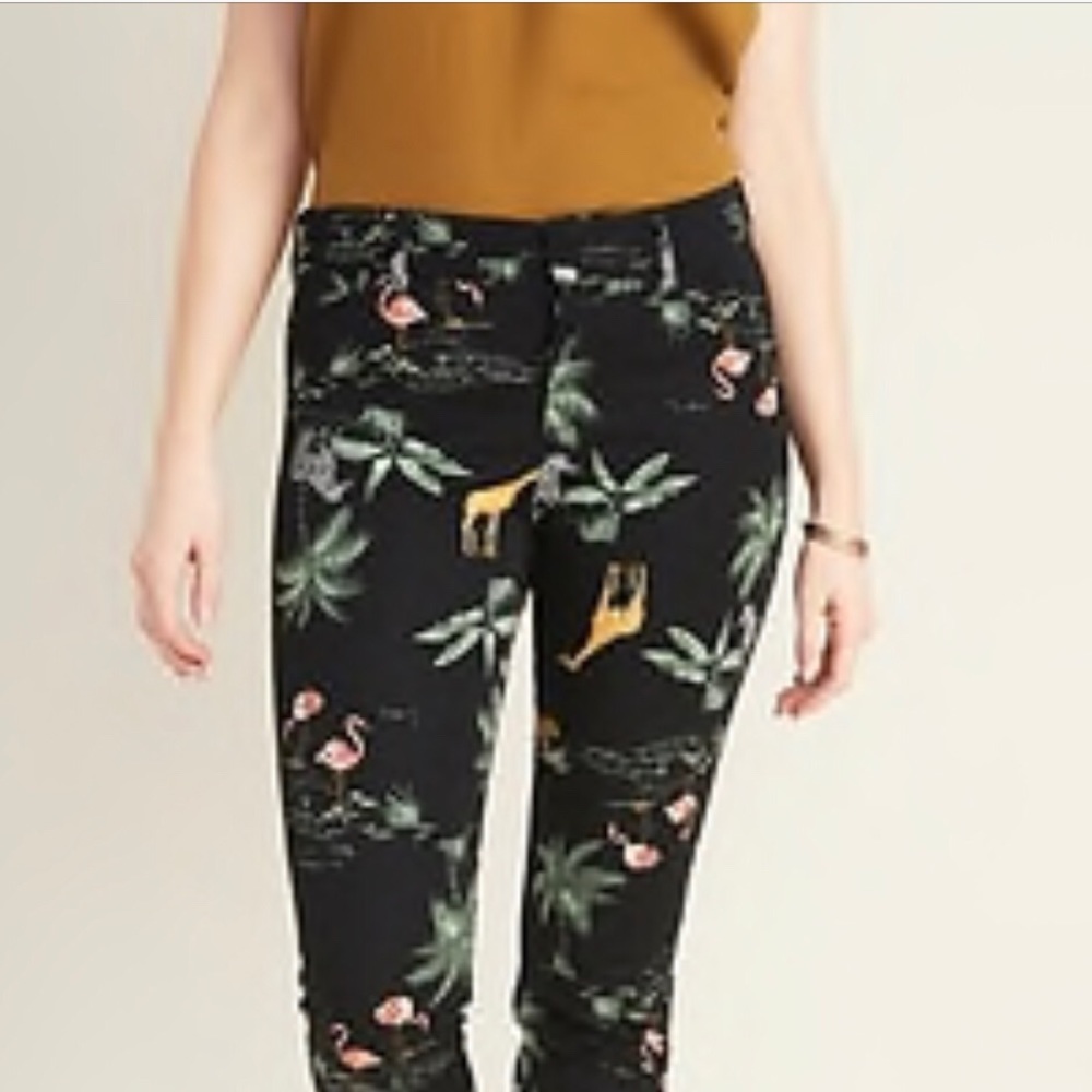 Old Navy Black Tropical Print Cropped Pants
